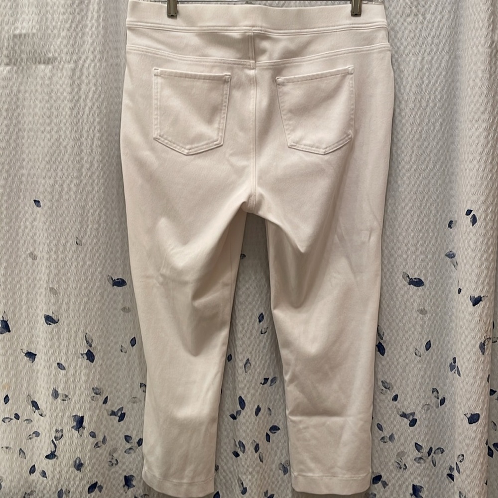 Time and Tru White Cropped Pants - Picture 2 of 9